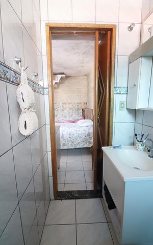 Casa à venda com 220m², 2 quartos e 2 vagasQuarto 2 - Suíte Banheiro 