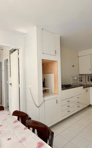 Apartamento à venda com 250m², 3 quartos e 2 vagas Apartamento à venda com 250m², 3 quartos e 2 vagasCozinha