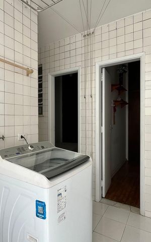 Apartamento à venda com 250m², 3 quartos e 2 vagas Apartamento à venda com 250m², 3 quartos e 2 vagasÁrea de Serviço