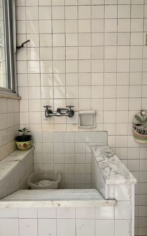 Apartamento à venda com 250m², 3 quartos e 2 vagas Apartamento à venda com 250m², 3 quartos e 2 vagasÁrea de Serviço