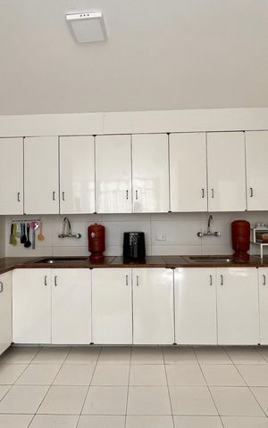 Apartamento à venda com 250m², 3 quartos e 2 vagas Apartamento à venda com 250m², 3 quartos e 2 vagasCozinha