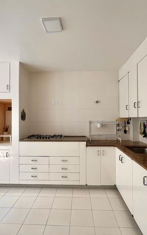 Apartamento à venda com 250m², 3 quartos e 2 vagas Apartamento à venda com 250m², 3 quartos e 2 vagasCozinha