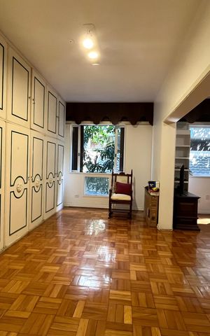 Apartamento à venda com 250m², 3 quartos e 2 vagas Apartamento à venda com 250m², 3 quartos e 2 vagasSuite