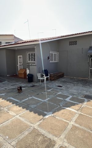 Casa à venda com 610m², 5 quartos e 7 vagas Casa à venda com 610m², 5 quartos e 7 vagasQuintal