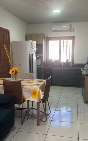 Casa à venda com 100m², 2 quartos e 2 vagas Casa à venda com 100m², 2 quartos e 2 vagasSala