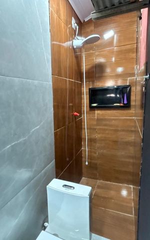 Casa à venda com 100m², 2 quartos e 2 vagas Casa à venda com 100m², 2 quartos e 2 vagasBanheiro da Suíte