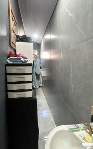 Casa à venda com 100m², 2 quartos e 2 vagas Casa à venda com 100m², 2 quartos e 2 vagasCorredor