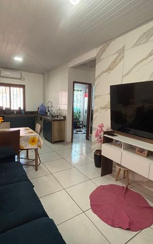 Casa à venda com 100m², 2 quartos e 2 vagas Casa à venda com 100m², 2 quartos e 2 vagasSala