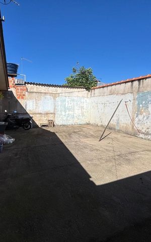 Casa à venda com 100m², 2 quartos e 2 vagas Casa à venda com 100m², 2 quartos e 2 vagasÁrea comum