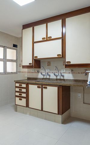Apartamento à venda com 172m², 3 quartos e 2 vagas Apartamento à venda com 172m², 3 quartos e 2 vagasCozinha