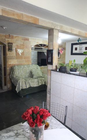 Casa à venda com 525m², 4 quartos e 3 vagasSala