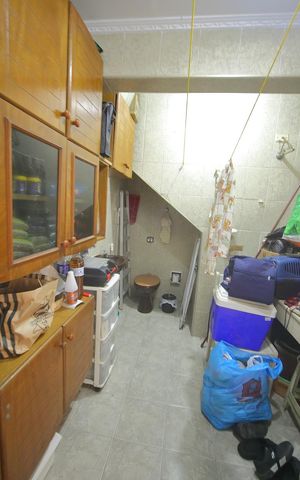 Casa à venda com 250m², 3 quartos e 2 vagasQuarto de serviço/depósito 