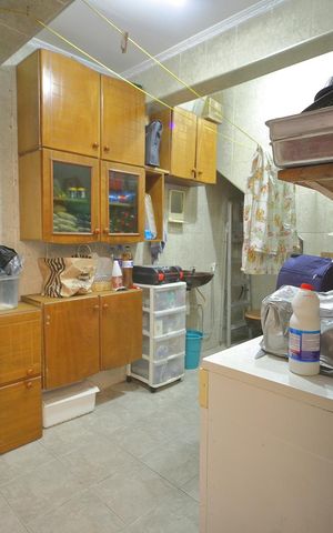 Casa à venda com 250m², 3 quartos e 2 vagasQuarto de serviço/depósito 