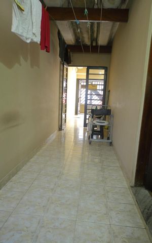 Casa à venda com 250m², 3 quartos e 2 vagasQuintal lateral 