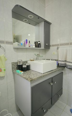 Casa à venda com 250m², 3 quartos e 2 vagasBanheiro 