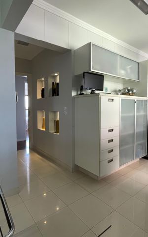 Apartamento à venda com 250m², 4 quartos e 4 vagas Apartamento à venda com 250m², 4 quartos e 4 vagasCozinha