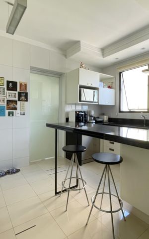Apartamento à venda com 250m², 4 quartos e 4 vagas Apartamento à venda com 250m², 4 quartos e 4 vagasCozinha