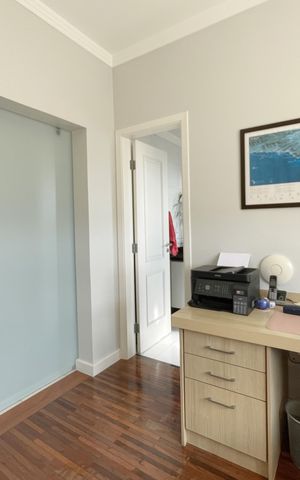 Apartamento à venda com 250m², 4 quartos e 4 vagas Apartamento à venda com 250m², 4 quartos e 4 vagasQuarto