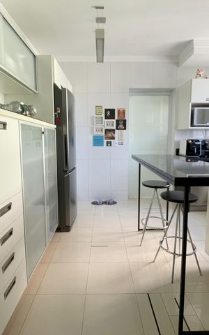Apartamento à venda com 250m², 4 quartos e 4 vagas Apartamento à venda com 250m², 4 quartos e 4 vagasCozinha