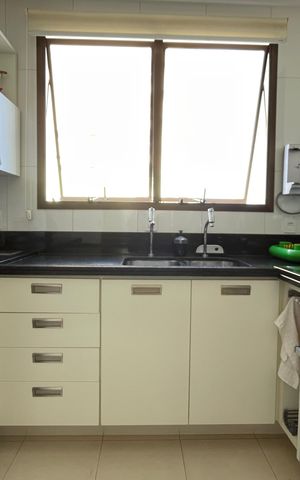 Apartamento à venda com 250m², 4 quartos e 4 vagas Apartamento à venda com 250m², 4 quartos e 4 vagasCozinha