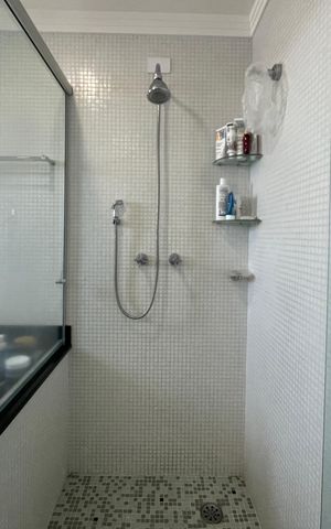 Apartamento à venda com 250m², 4 quartos e 4 vagas Apartamento à venda com 250m², 4 quartos e 4 vagasBanheiro suíte
