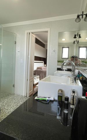 Apartamento à venda com 250m², 4 quartos e 4 vagas Apartamento à venda com 250m², 4 quartos e 4 vagasBanheiro suíte