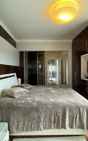 Apartamento à venda com 250m², 4 quartos e 4 vagas Apartamento à venda com 250m², 4 quartos e 4 vagasSuíte
