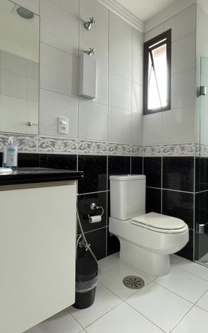 Apartamento à venda com 250m², 4 quartos e 4 vagas Apartamento à venda com 250m², 4 quartos e 4 vagasBanheiro Social