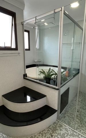 Apartamento à venda com 250m², 4 quartos e 4 vagas Apartamento à venda com 250m², 4 quartos e 4 vagasBanheiro suíte