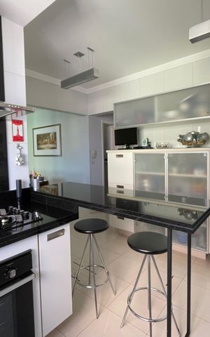 Apartamento à venda com 250m², 4 quartos e 4 vagas Apartamento à venda com 250m², 4 quartos e 4 vagasCozinha