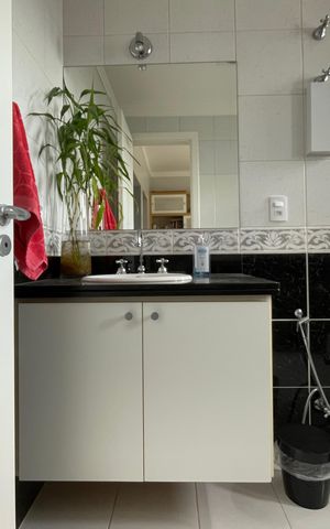 Apartamento à venda com 250m², 4 quartos e 4 vagas Apartamento à venda com 250m², 4 quartos e 4 vagasBanheiro Social