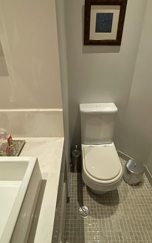 Apartamento à venda com 250m², 4 quartos e 4 vagas Apartamento à venda com 250m², 4 quartos e 4 vagasBanheiro social