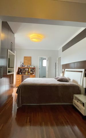 Apartamento à venda com 250m², 4 quartos e 4 vagas Apartamento à venda com 250m², 4 quartos e 4 vagasSuíte