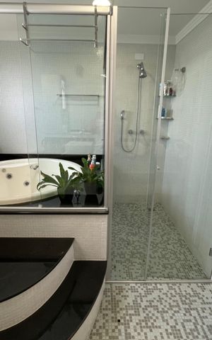Apartamento à venda com 250m², 4 quartos e 4 vagas Apartamento à venda com 250m², 4 quartos e 4 vagasBanheiro suíte