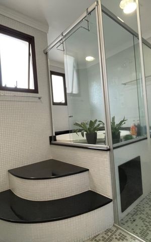 Apartamento à venda com 250m², 4 quartos e 4 vagas Apartamento à venda com 250m², 4 quartos e 4 vagasBanheiro suíte