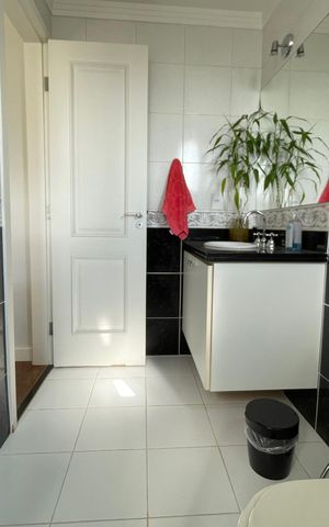 Apartamento à venda com 250m², 4 quartos e 4 vagas Apartamento à venda com 250m², 4 quartos e 4 vagasBanheiro Social
