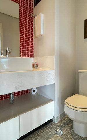 Apartamento à venda com 250m², 4 quartos e 4 vagas Apartamento à venda com 250m², 4 quartos e 4 vagasBanheiro social