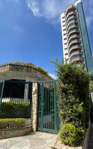 Apartamento à venda com 250m², 4 quartos e 4 vagas Apartamento à venda com 250m², 4 quartos e 4 vagasFachada