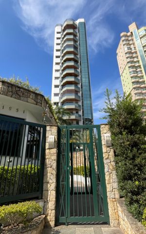 Apartamento à venda com 250m², 4 quartos e 4 vagas Apartamento à venda com 250m², 4 quartos e 4 vagasFachada