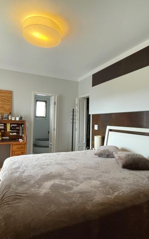 Apartamento à venda com 250m², 4 quartos e 4 vagas Apartamento à venda com 250m², 4 quartos e 4 vagasSuíte