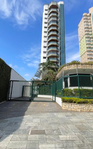 Apartamento à venda com 250m², 4 quartos e 4 vagas Apartamento à venda com 250m², 4 quartos e 4 vagasFachada