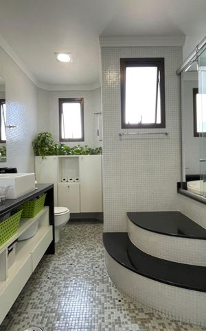 Apartamento à venda com 250m², 4 quartos e 4 vagas Apartamento à venda com 250m², 4 quartos e 4 vagasBanheiro suíte