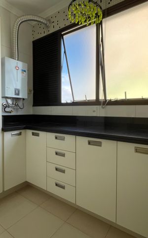 Apartamento à venda com 250m², 4 quartos e 4 vagas Apartamento à venda com 250m², 4 quartos e 4 vagasÁrea de serviço