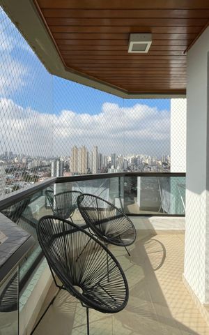 Apartamento à venda com 250m², 4 quartos e 4 vagas Apartamento à venda com 250m², 4 quartos e 4 vagasVaranda da Suíte