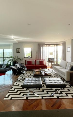 Apartamento à venda com 250m², 4 quartos e 4 vagas Apartamento à venda com 250m², 4 quartos e 4 vagasSala
