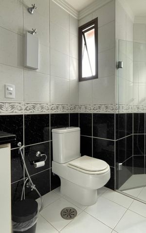 Apartamento à venda com 250m², 4 quartos e 4 vagas Apartamento à venda com 250m², 4 quartos e 4 vagasBanheiro Social