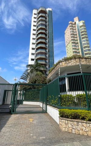 Apartamento à venda com 250m², 4 quartos e 4 vagas Apartamento à venda com 250m², 4 quartos e 4 vagasFachada