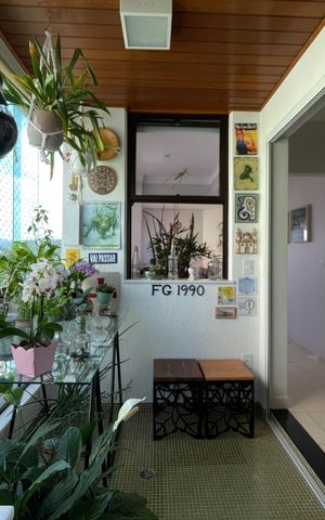 Apartamento à venda com 250m², 4 quartos e 4 vagas Apartamento à venda com 250m², 4 quartos e 4 vagasVaranda