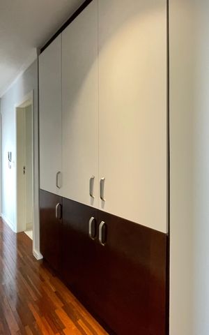 Apartamento à venda com 250m², 4 quartos e 4 vagas Apartamento à venda com 250m², 4 quartos e 4 vagasCorredor
