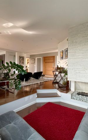 Apartamento à venda com 250m², 4 quartos e 4 vagas Apartamento à venda com 250m², 4 quartos e 4 vagasSala 2